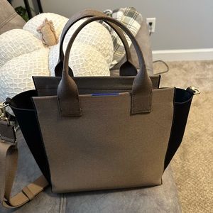“The hand bag” in black cocoa!